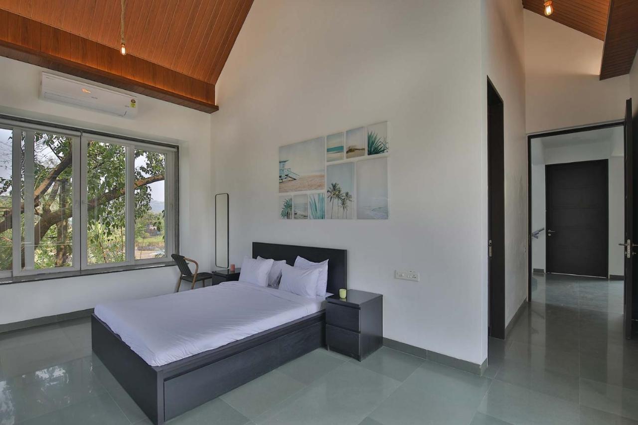 קארג'אט Twilight Grove By Stayvista - Pool- View Villa With Manicured Lawn, Contemporary Interiors & Home Theatre מראה חיצוני תמונה