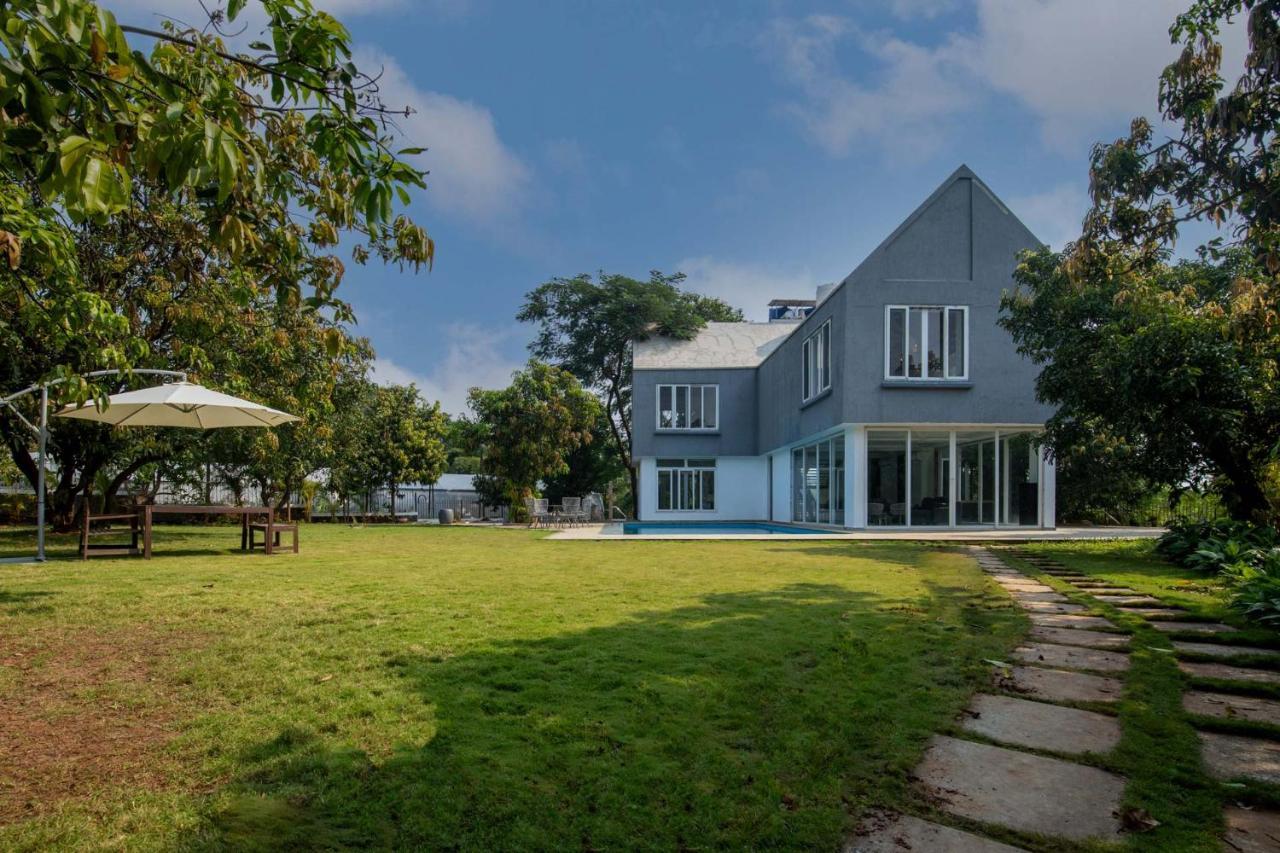 קארג'אט Twilight Grove By Stayvista - Pool- View Villa With Manicured Lawn, Contemporary Interiors & Home Theatre מראה חיצוני תמונה