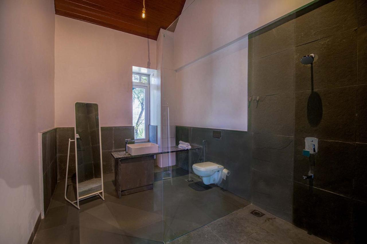 קארג'אט Twilight Grove By Stayvista - Pool- View Villa With Manicured Lawn, Contemporary Interiors & Home Theatre מראה חיצוני תמונה