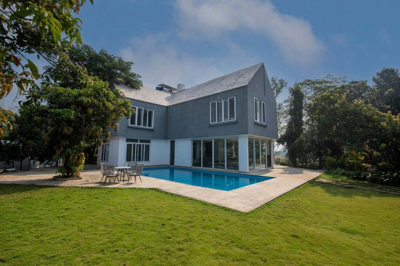 קארג'אט Twilight Grove By Stayvista - Pool- View Villa With Manicured Lawn, Contemporary Interiors & Home Theatre מראה חיצוני תמונה