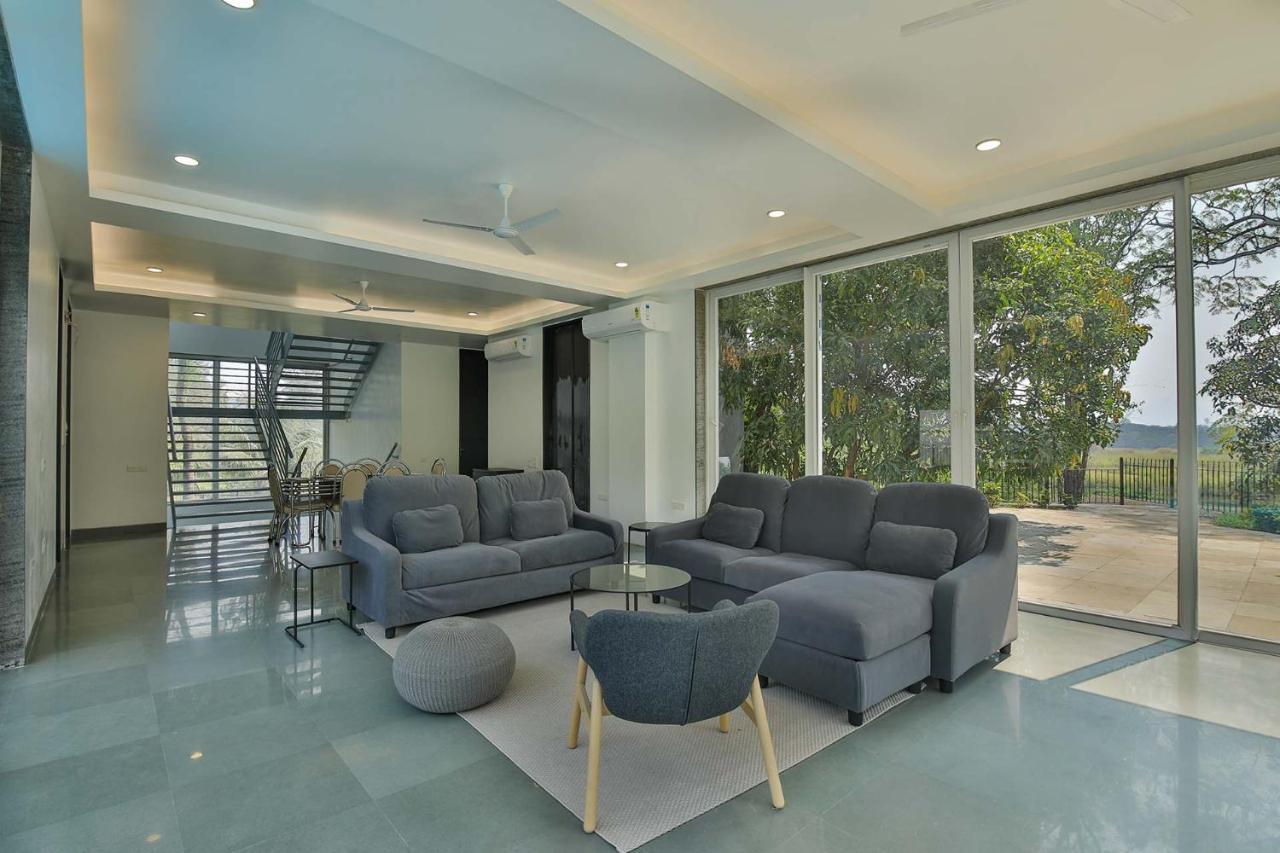 קארג'אט Twilight Grove By Stayvista - Pool- View Villa With Manicured Lawn, Contemporary Interiors & Home Theatre מראה חיצוני תמונה