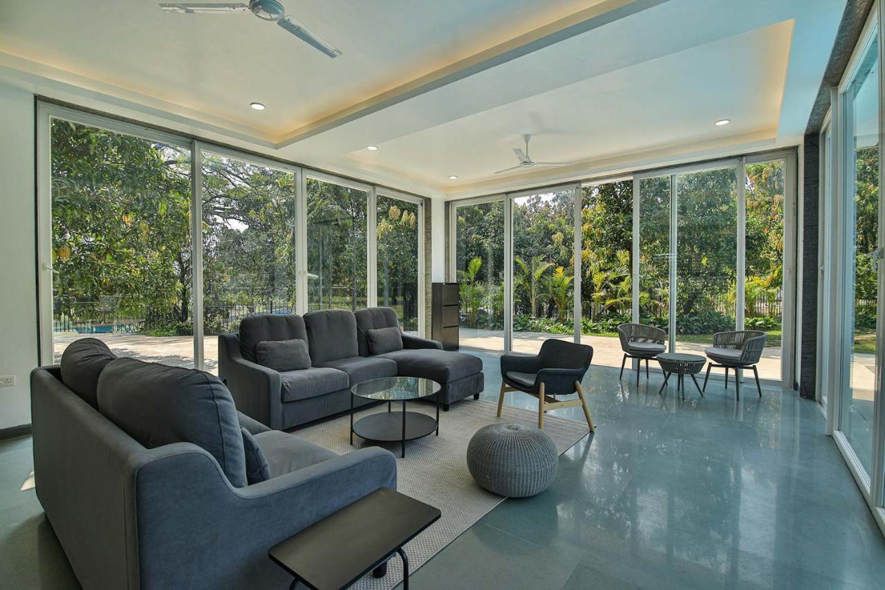 קארג'אט Twilight Grove By Stayvista - Pool- View Villa With Manicured Lawn, Contemporary Interiors & Home Theatre מראה חיצוני תמונה