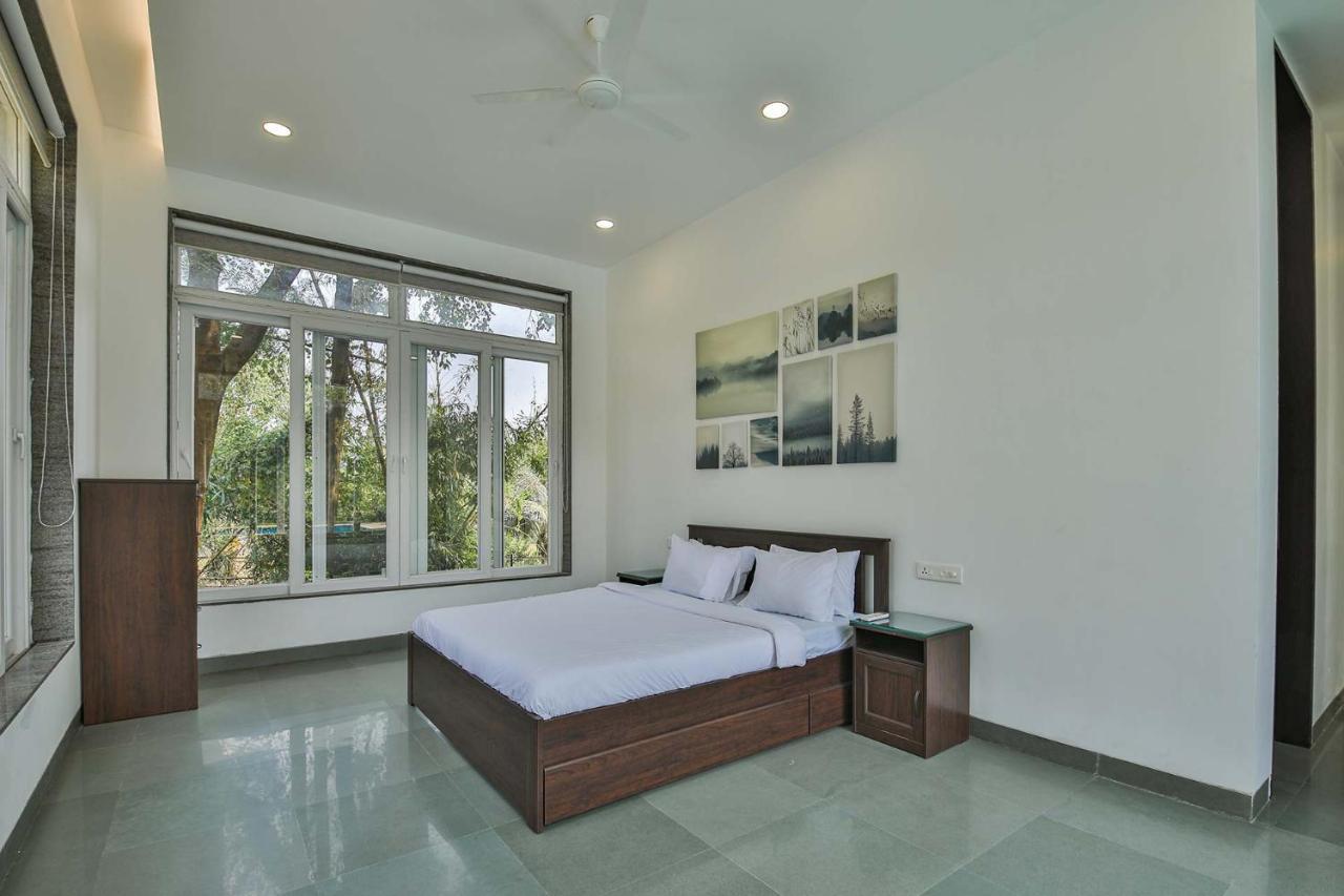 קארג'אט Twilight Grove By Stayvista - Pool- View Villa With Manicured Lawn, Contemporary Interiors & Home Theatre מראה חיצוני תמונה
