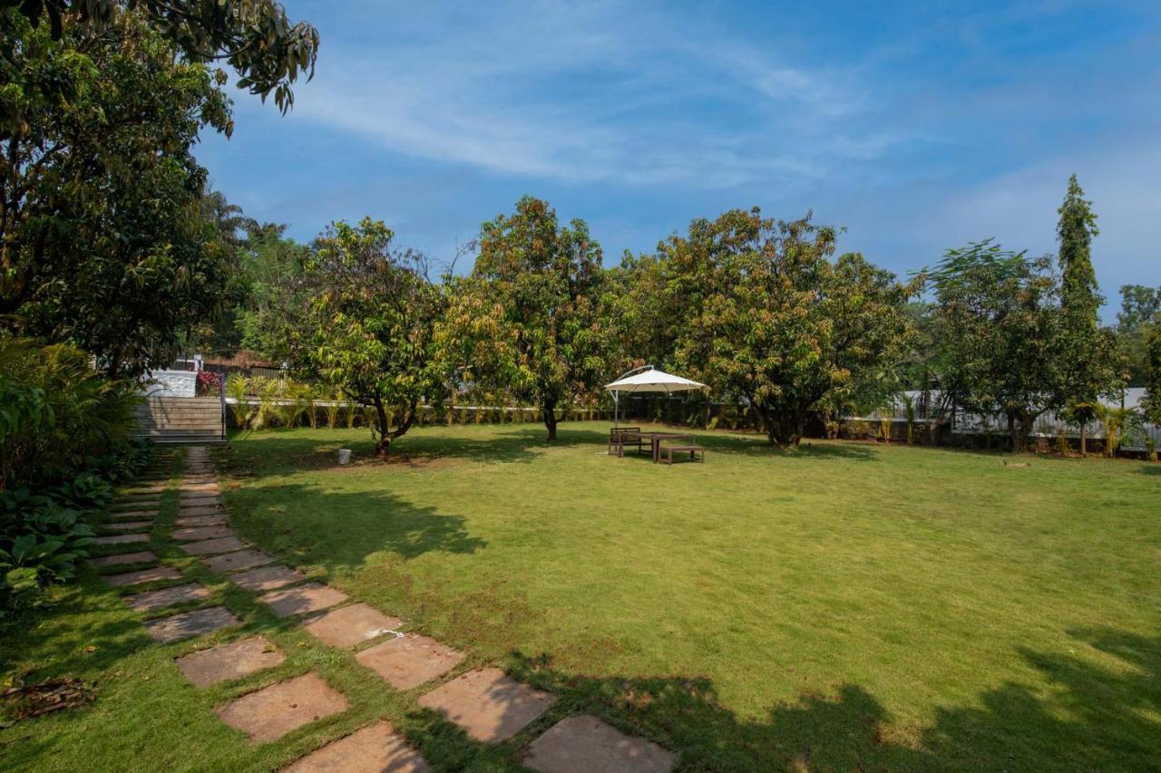 קארג'אט Twilight Grove By Stayvista - Pool- View Villa With Manicured Lawn, Contemporary Interiors & Home Theatre מראה חיצוני תמונה