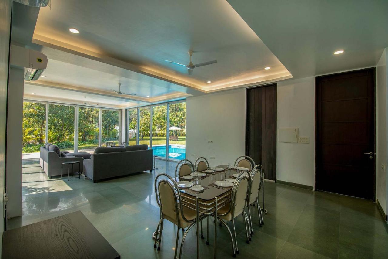 קארג'אט Twilight Grove By Stayvista - Pool- View Villa With Manicured Lawn, Contemporary Interiors & Home Theatre מראה חיצוני תמונה