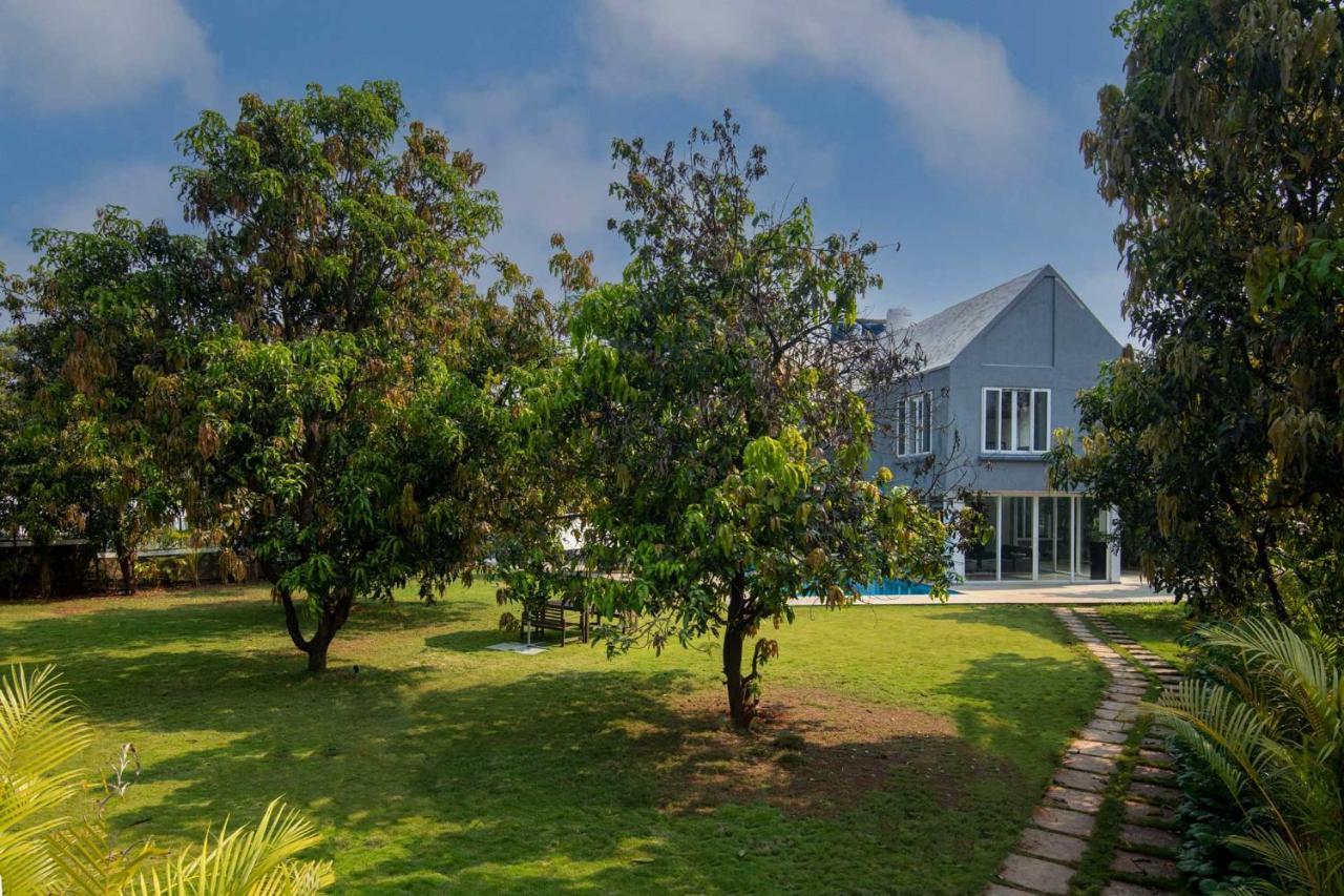 קארג'אט Twilight Grove By Stayvista - Pool- View Villa With Manicured Lawn, Contemporary Interiors & Home Theatre מראה חיצוני תמונה